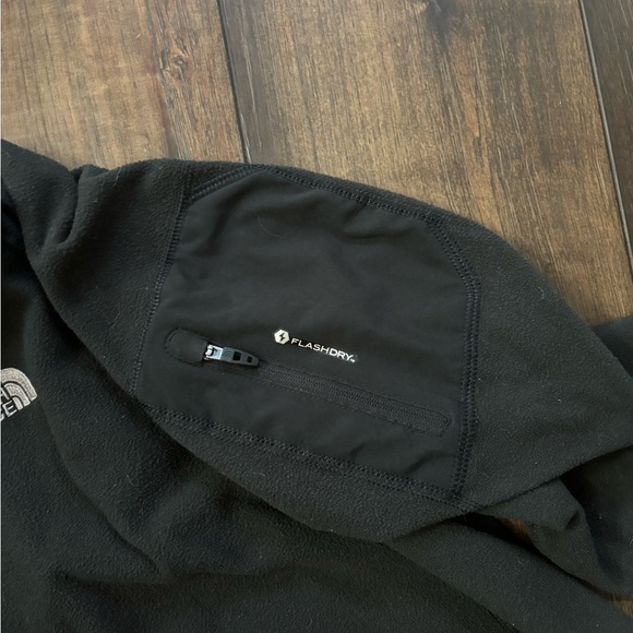 Men’s North Face quarter zip fleece pull over flasher pocket on left sleeve - Picture 5 of 6
